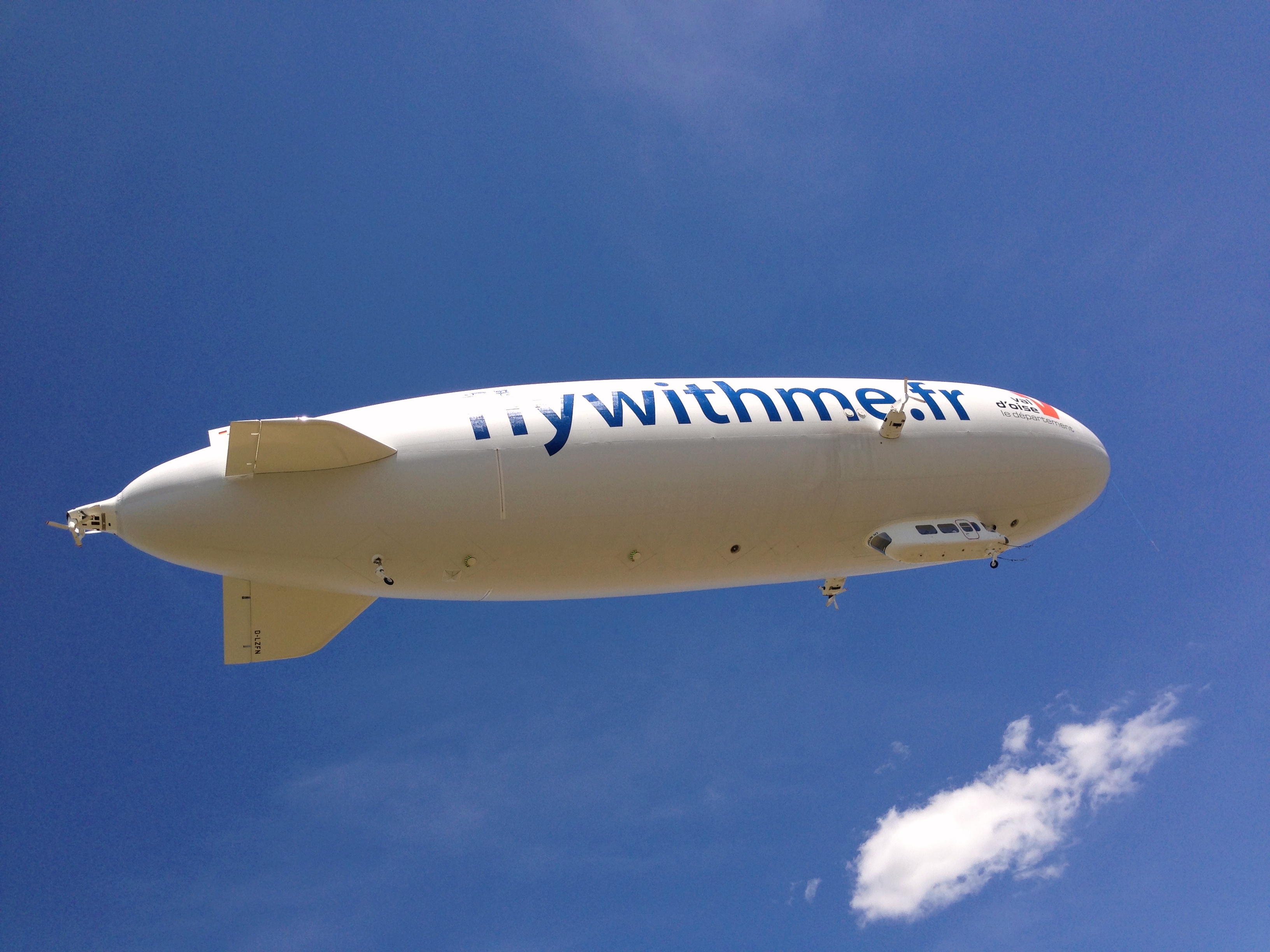 zeppelin airship by (c) upupup.fr